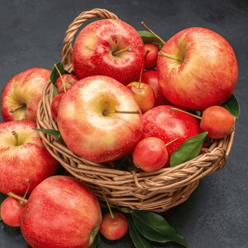 Fresh, Crisp Apples – Sweet, Juicy, and Refreshing